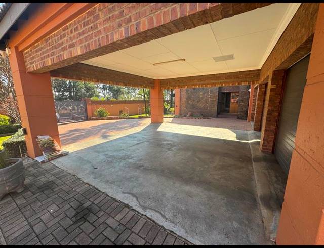 4 BEDROOM HOUSE FOR SALE IN CLUBVILLE